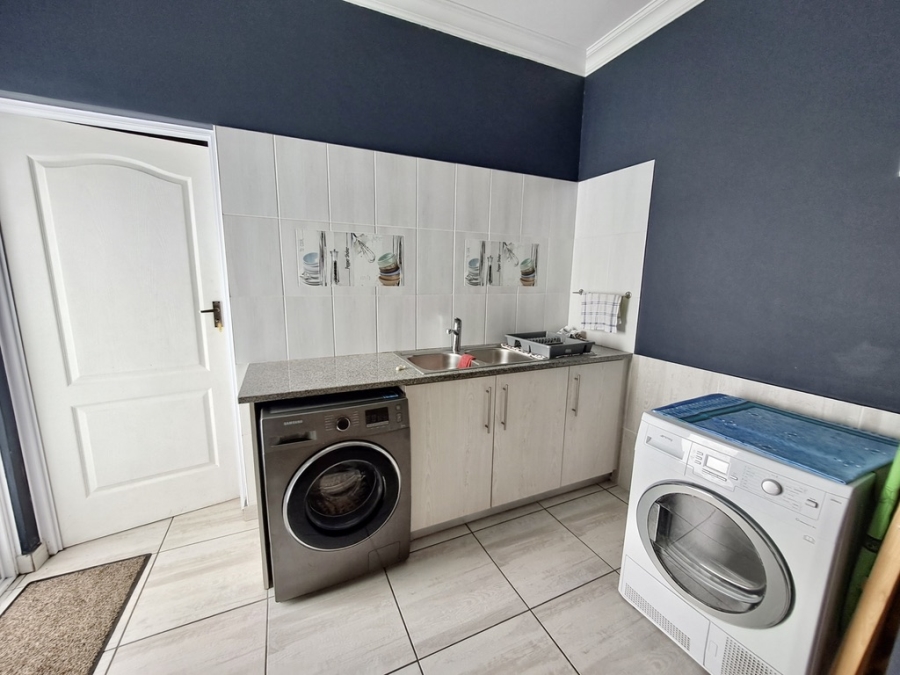 3 Bedroom Property for Sale in Yzerfontein Western Cape